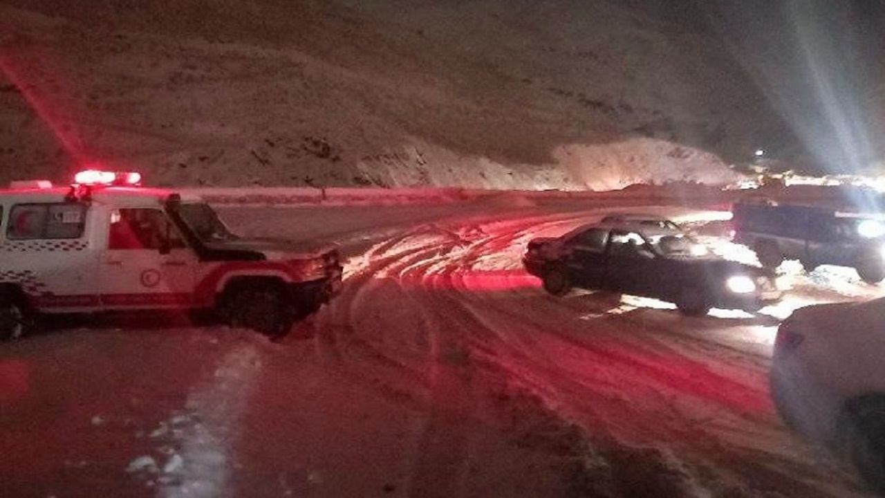 امدادرسانی هلال احمر به ۲۶۳ نفر گرفتار در برف و کولاک 