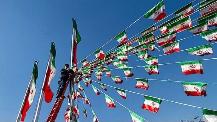 آذین بندی خیابان ها به مناسبت دهه فجر