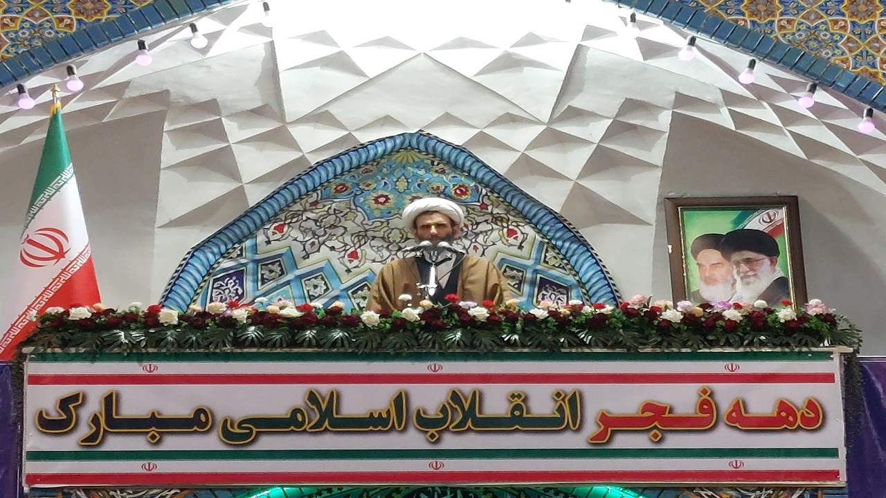 وظیفه ما داشتن بصیرت انقلابی در مقابل دشمنان است