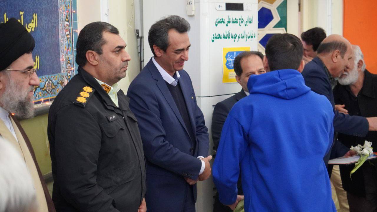مراسم تجلیل از خانواده شهدا