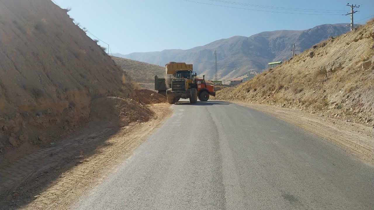 روکش آسفالت ۱۲۴ کیلومتر از راه‌های روستایی چهارمحال و بختیاری
