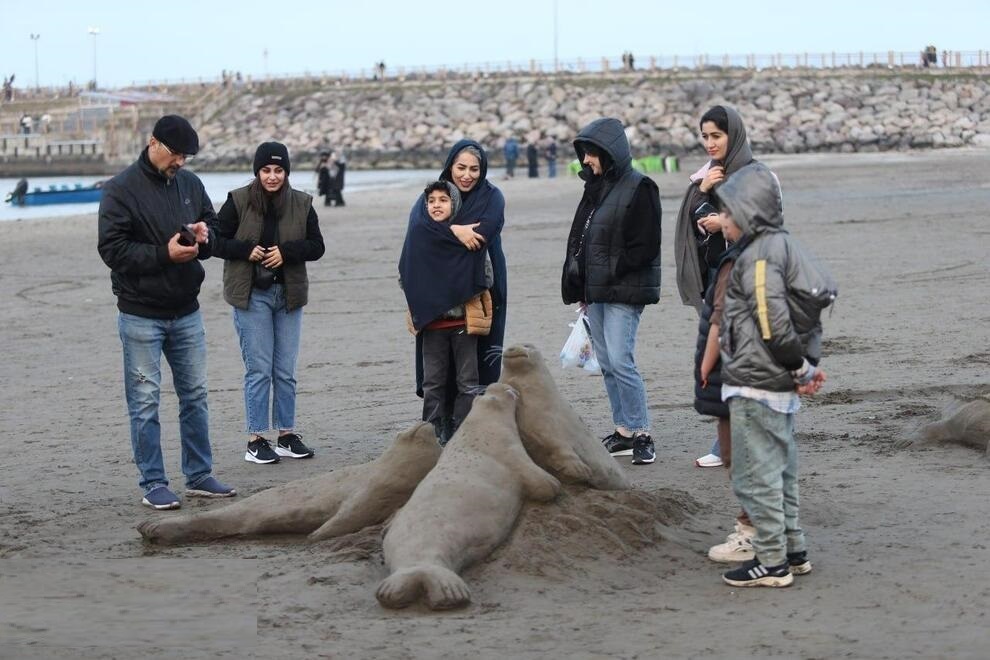 جشنواره مجسمههای شنی در ساحل انزلی به روایت تصویر جشنواره مجسمههای شنی در ساحل انزلی به روایت تصویر