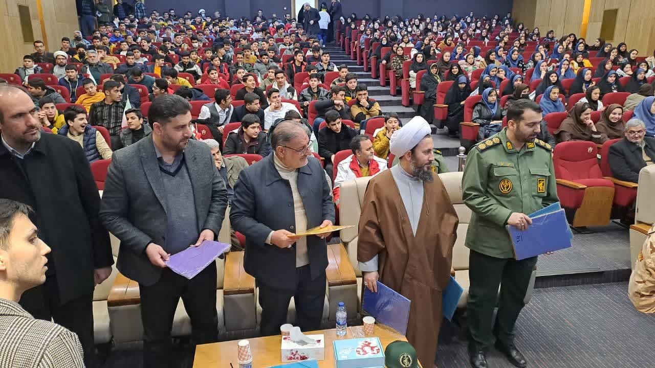 مراسم جشن پیروزی انقلاب اسلامی در مدارس خوی