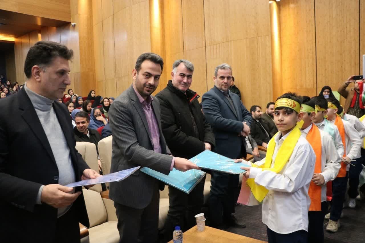 طنین گلبانگ انقلاب در مدارس خوی به صدا درآمد