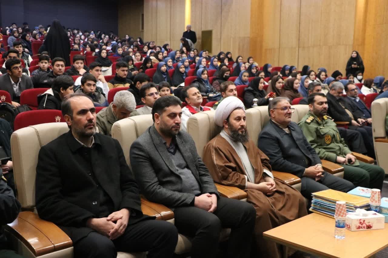 اجتماع مسئولان در جمع پیروزی انقلاب اسلامی