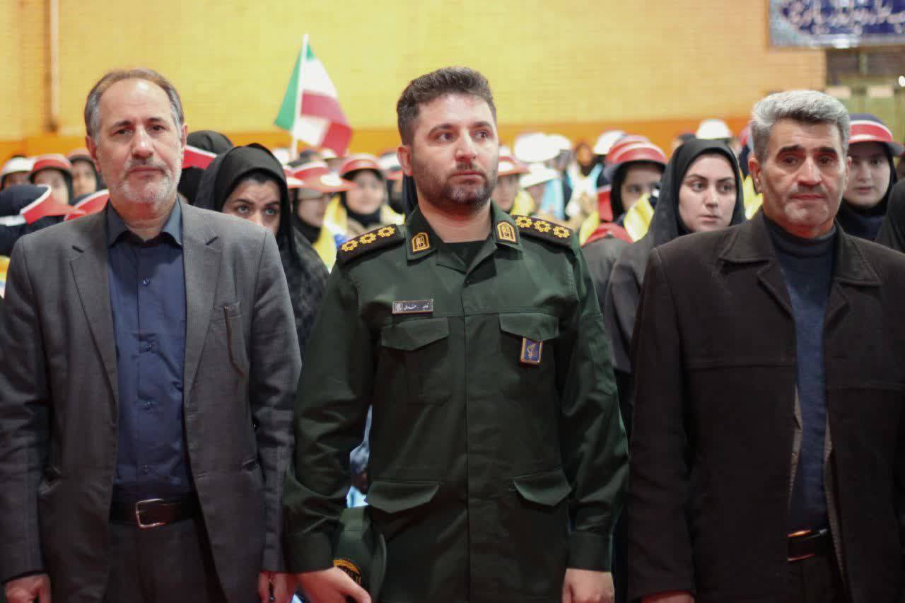 زنگ انقلابی در مدارس چهاربرج