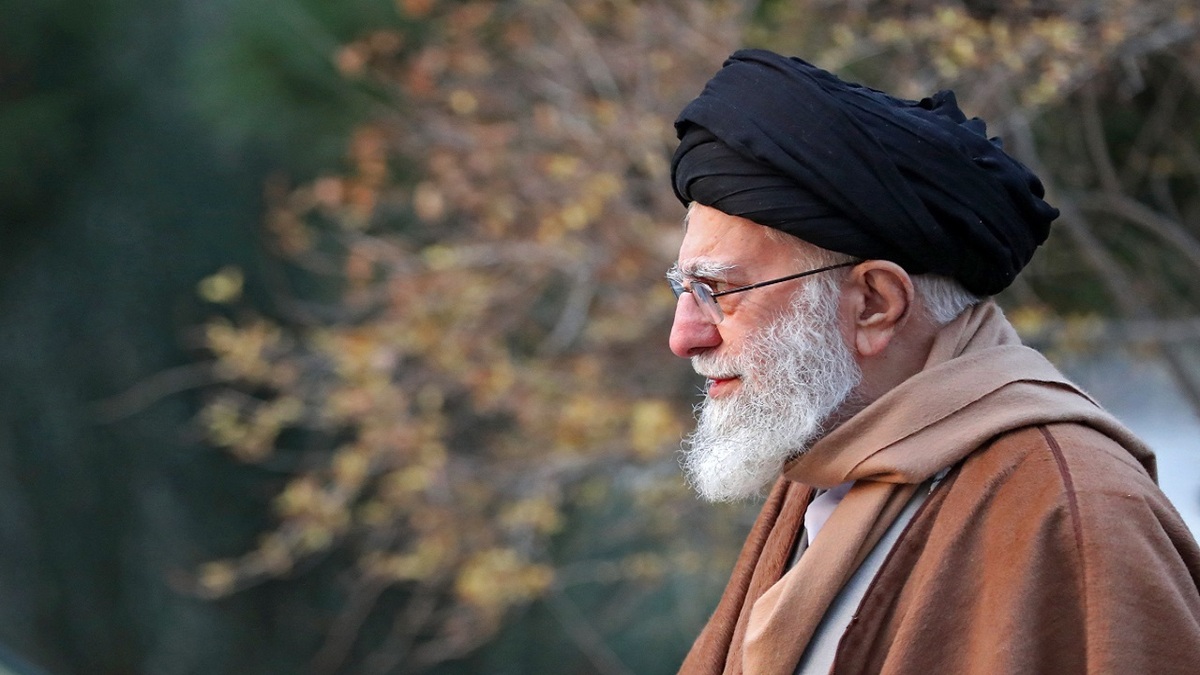 باشگاه خبرنگاران -لحظاتی از حضور رهبر معظم انقلاب در گلزار شهدای بهشت زهرا (س) + فیلم