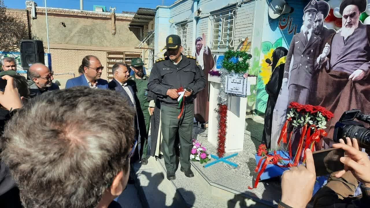 نواختن زنگ مدرسه در نیشابور