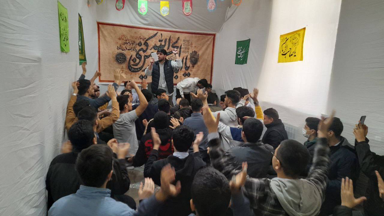 جشن و سرور دانش آموزان به مناسبت اعیاد شعبانیه جشن و سرور دانش آموزان به مناسبت اعیاد شعبانیه