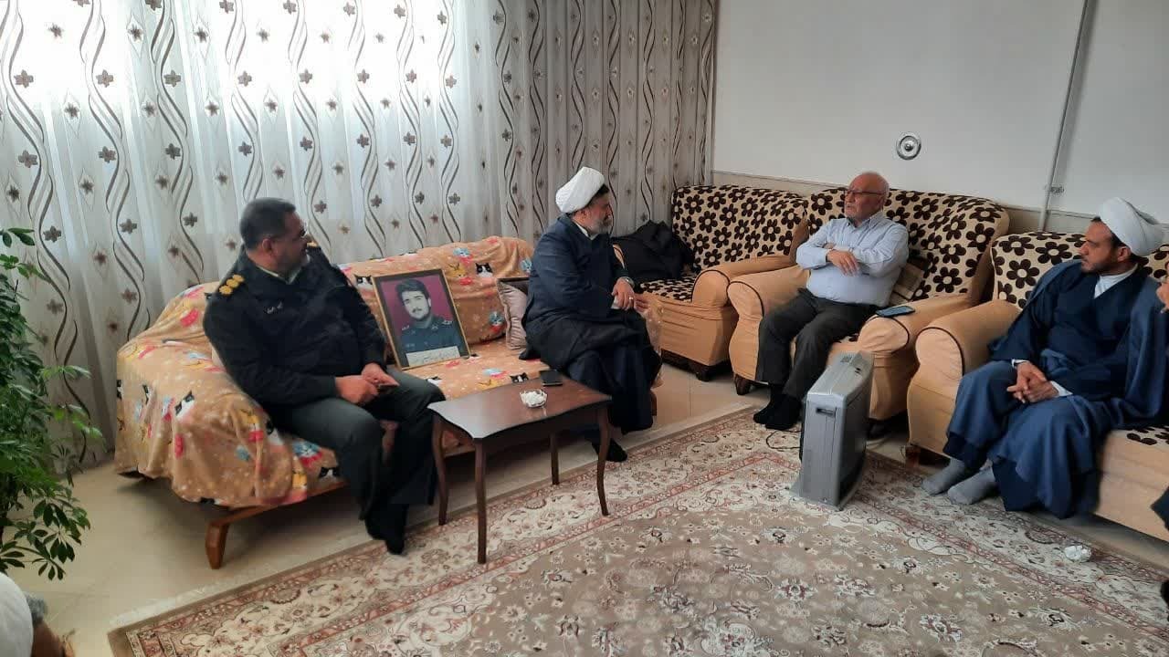 مراسم دیدار با خانواده شهدا