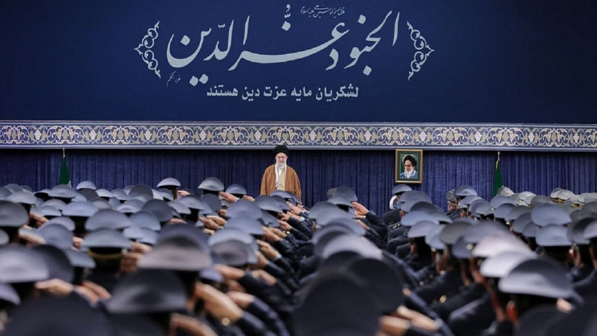 باشگاه خبرنگاران -رهبر معظم انقلاب: مذاکره با آمریکا هوشمندانه و شرافتمندانه نیست