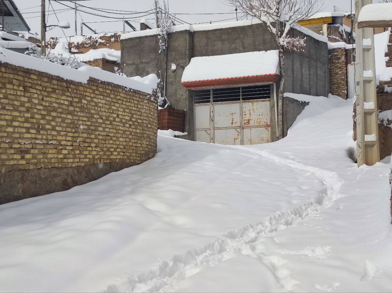 جامه&zwnj;ای به رنگ سپید بر تن روستای گردشگری توآباد
