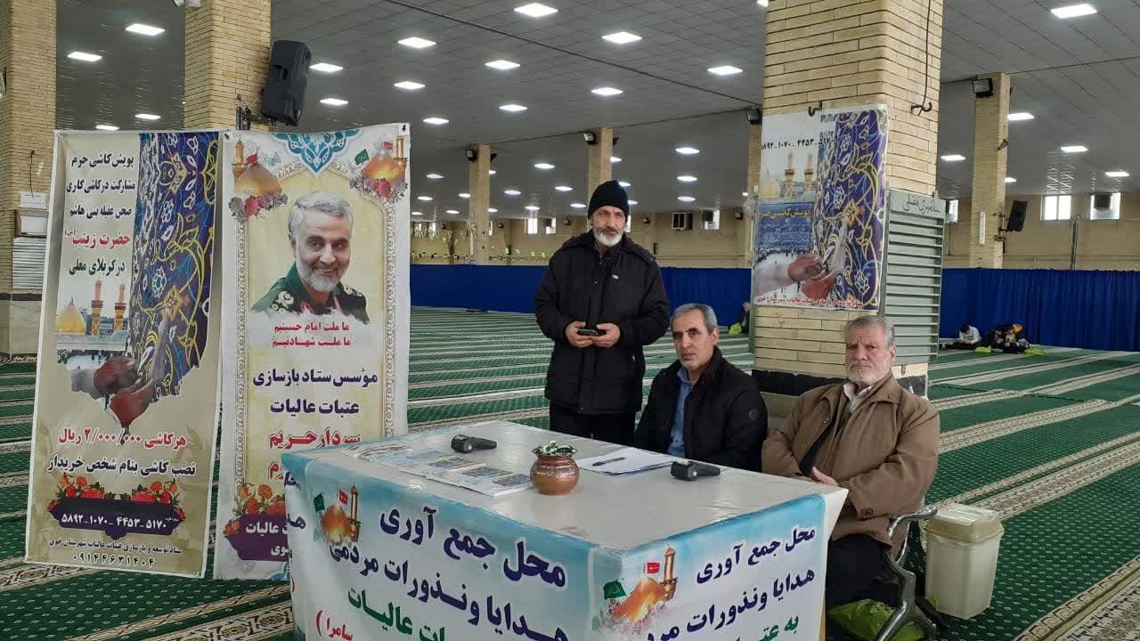 برپایی میز خدمت در خوی به مناسبت دهه فجر