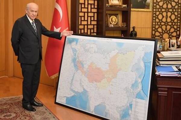دولت باحچهلی رئیس مجلس ترکیه و متحد اردوغان از حامیان افراطی ایده جهان ترک