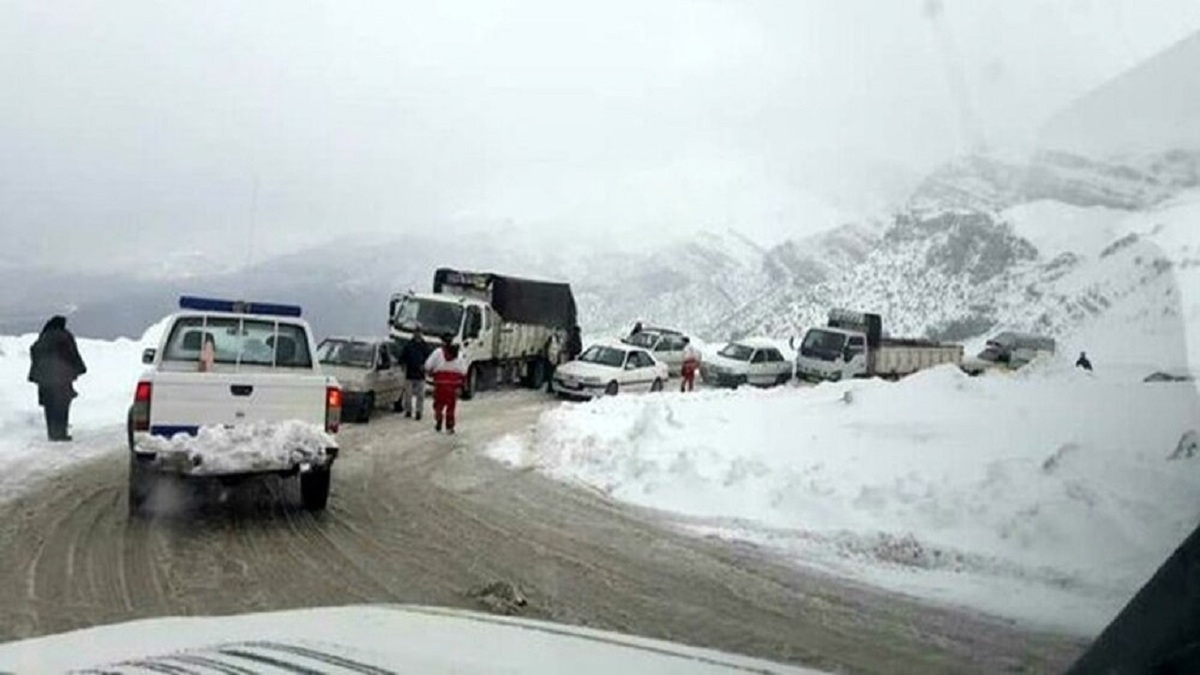 باشگاه خبرنگاران -خراسان شمالی گرفتار در برف؛ از اسکان ۵۲ نفر تا تردد با زنجیر چرخ