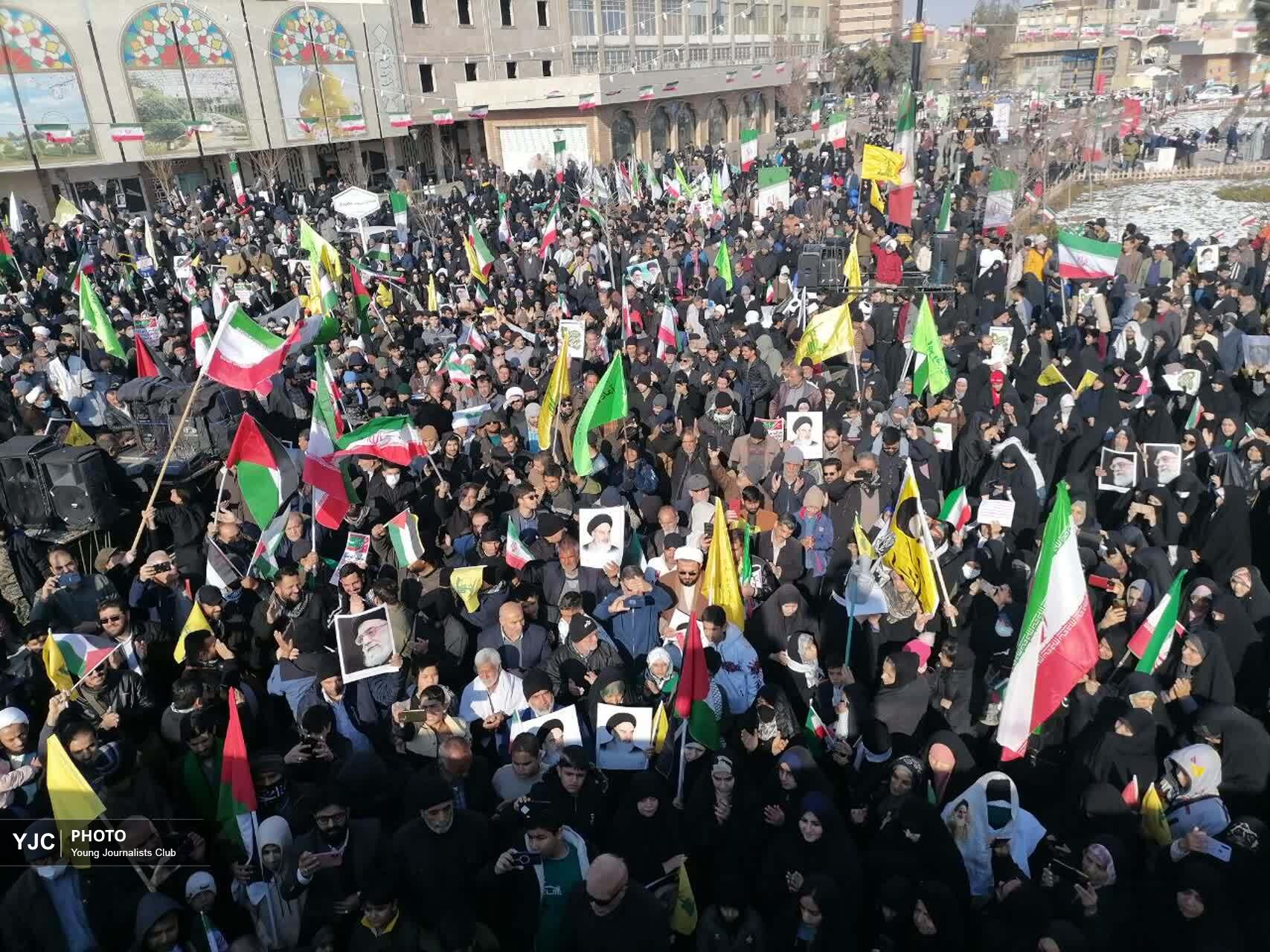 جشن پیروزی انقلاب در قم؛ حضور گسترده و پرشور مردم در خیابان&zwnj;ها