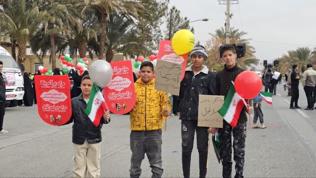 جلوه‌هایی ویژه از حضور نوجوانان در راهپیمایی ۲۲ بهمن در بافق+عکس