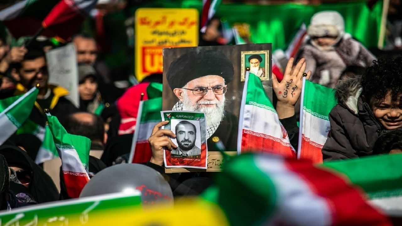 حضور سمنانی ها در طلیعه شکوه راهپیمایی ۲۲ بهمن+ عکس