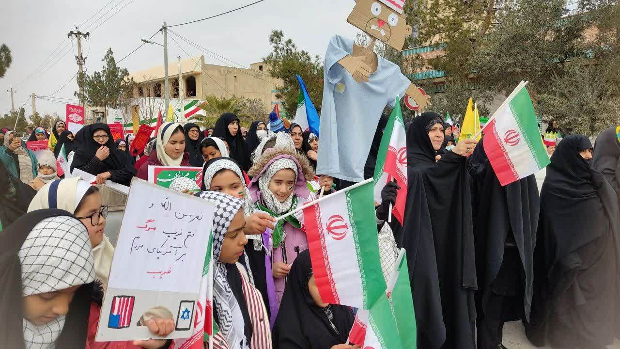 حضور سمنانی ها در طلیعه شکوه راهپیمایی ۲۲ بهمن