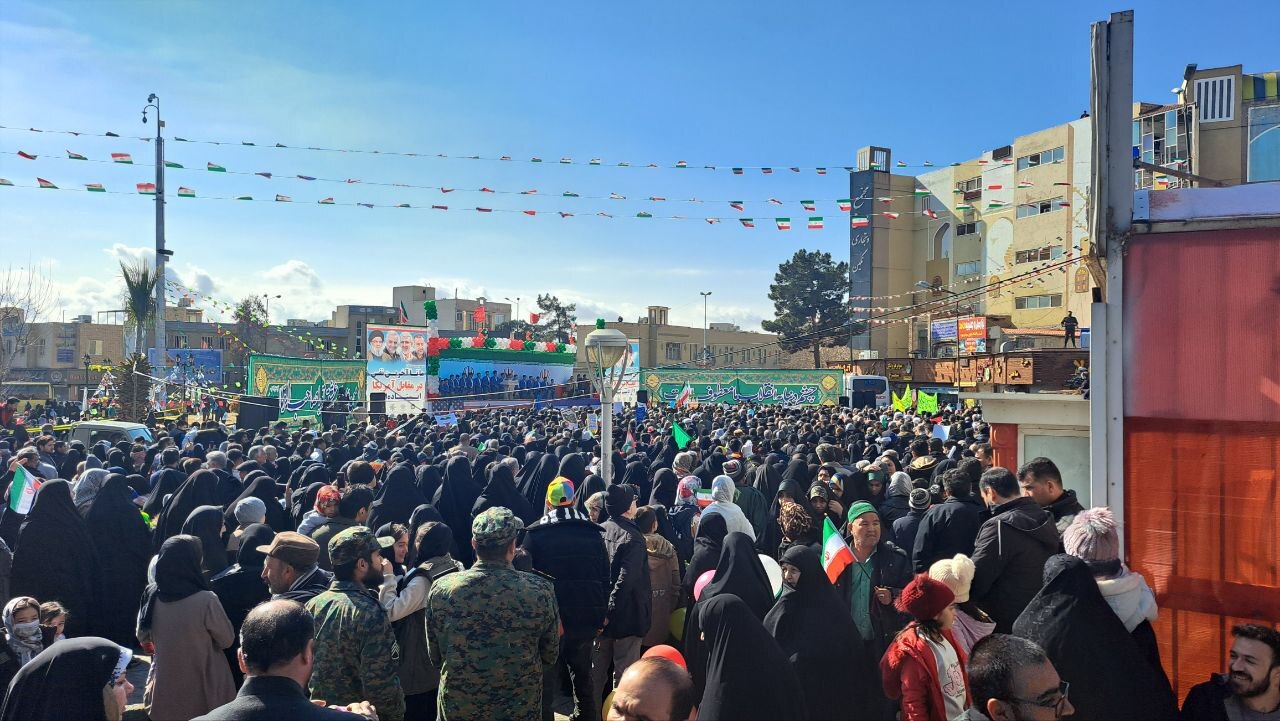 حضور سمنانی ها در طلیعه شکوه راهپیمایی ۲۲ بهمن+ عکس