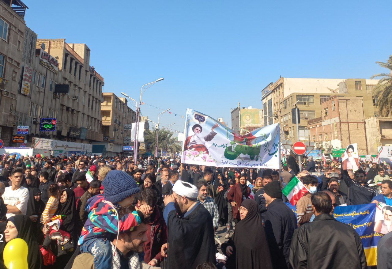 تصاویر مراسم راهپیمایی ۲۲ بهمن از لنز دوربین شهروند خبرنگار + فیلم و عکس تصاویر مراسم راهپیمایی ۲۲ بهمن از لنز دوربین شهروند خبرنگار + فیلم و عکس
