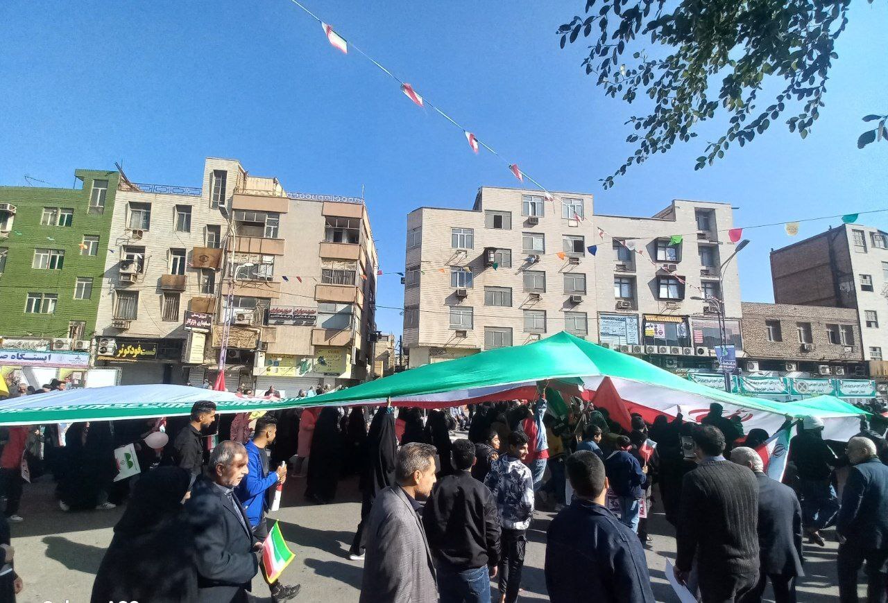 تصاویر مراسم راهپیمایی ۲۲ بهمن از لنز دوربین شهروند خبرنگار + فیلم و عکس تصاویر مراسم راهپیمایی ۲۲ بهمن از لنز دوربین شهروند خبرنگار + فیلم و عکس