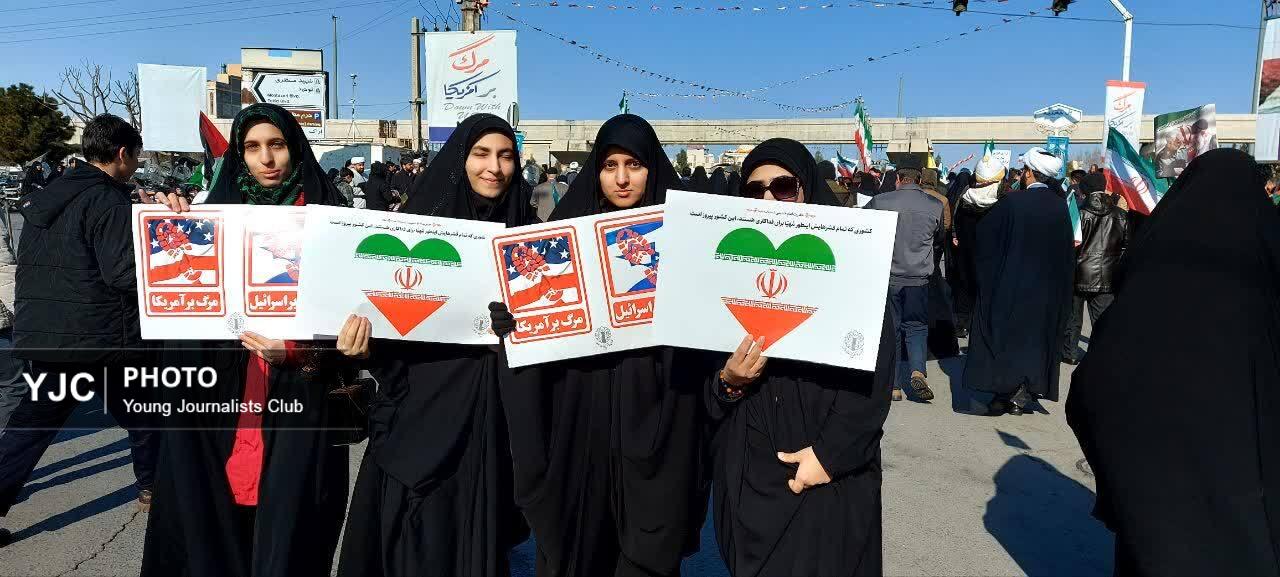 شعله&zwnj;های امید در جشن انقلاب اسلامی قم