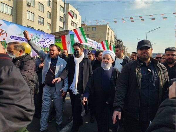 راهپیمایی ۲۲ بهمن در سراسر کشور/ مردم در سردترین روز سال به میدان آمدند