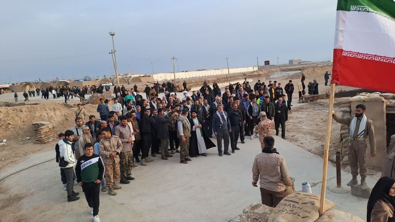 تصاویری از اعزام کاروان راهیان نور از خوی به مناطق عملیاتی جنوب کشور
