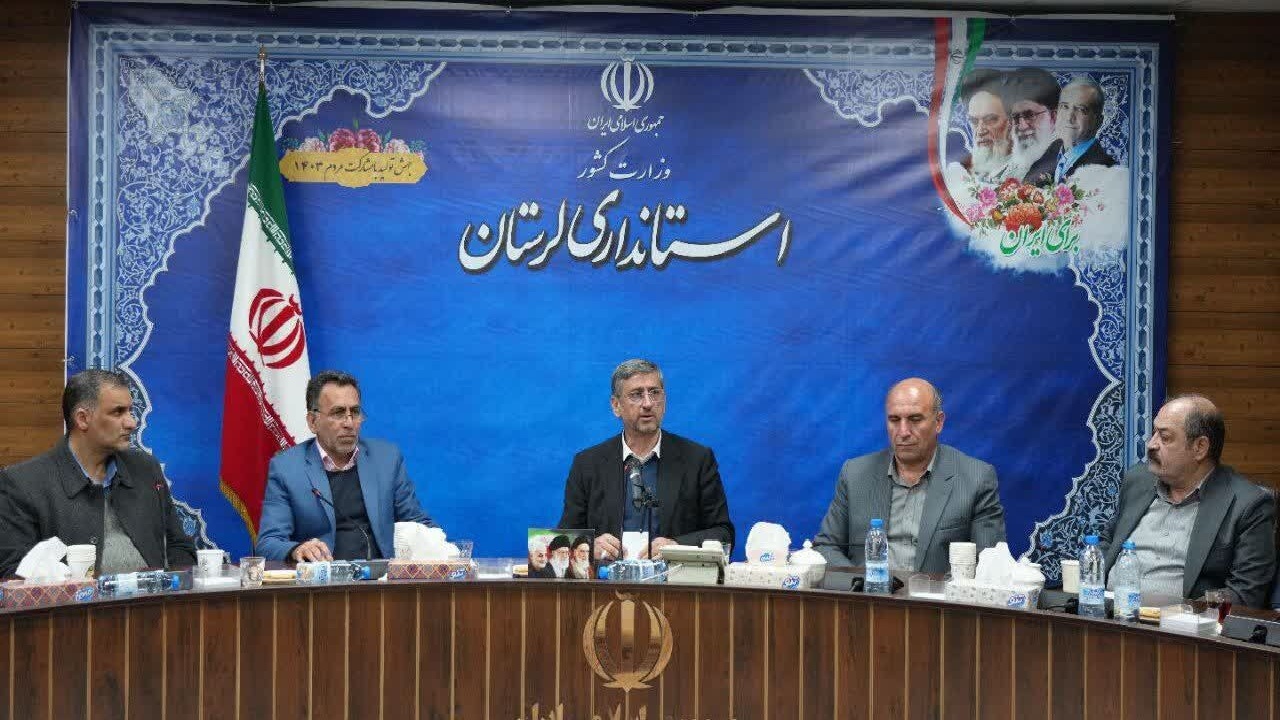 مبلمان شهری خرم آباد باید متناسب با شهر جهانی طراحی شود