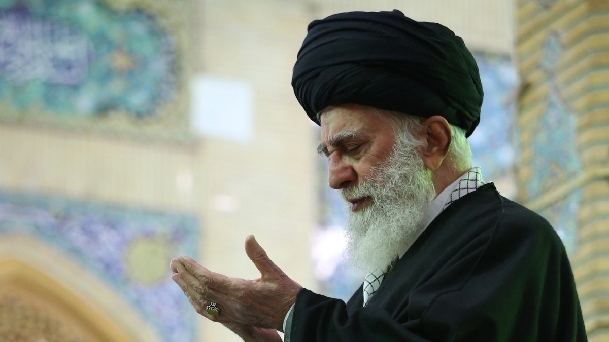 باشگاه خبرنگاران -لحظاتی از حضور رهبر معظم انقلاب در مسجد مقدس جمکران + فیلم