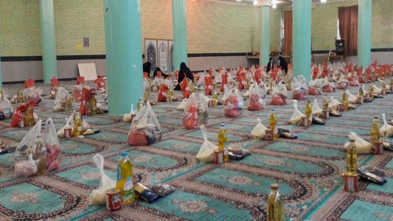 توزیع ۱۱۰ بسته معیشتی در مناطق محروم شهرستان چرداول