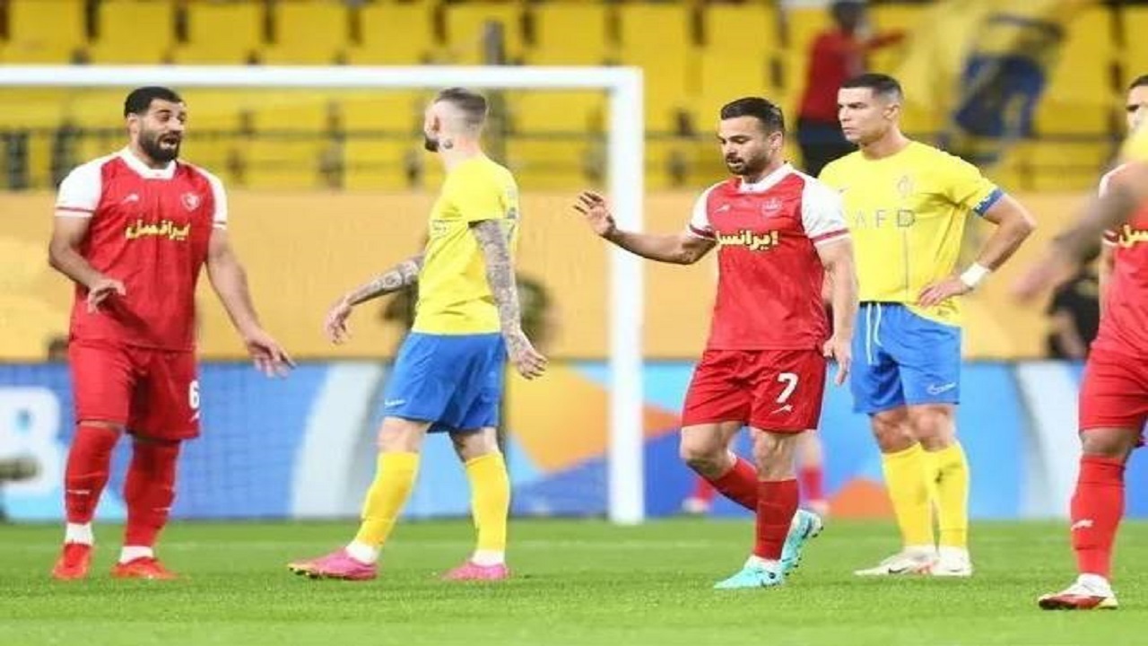 عباس کیارستمی روی پوستر بازی پرسپولیس و النصر