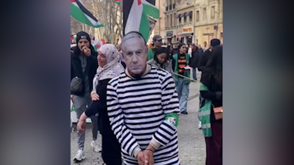 تمسخر ترامپ توسط سناتور آمریکایی + فیلم