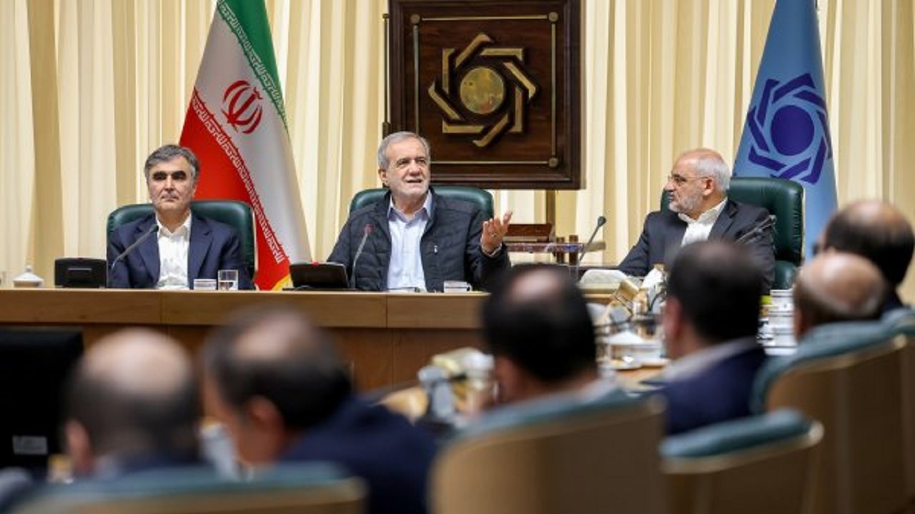 حضور سرزده پزشکیان در بانک مرکزی