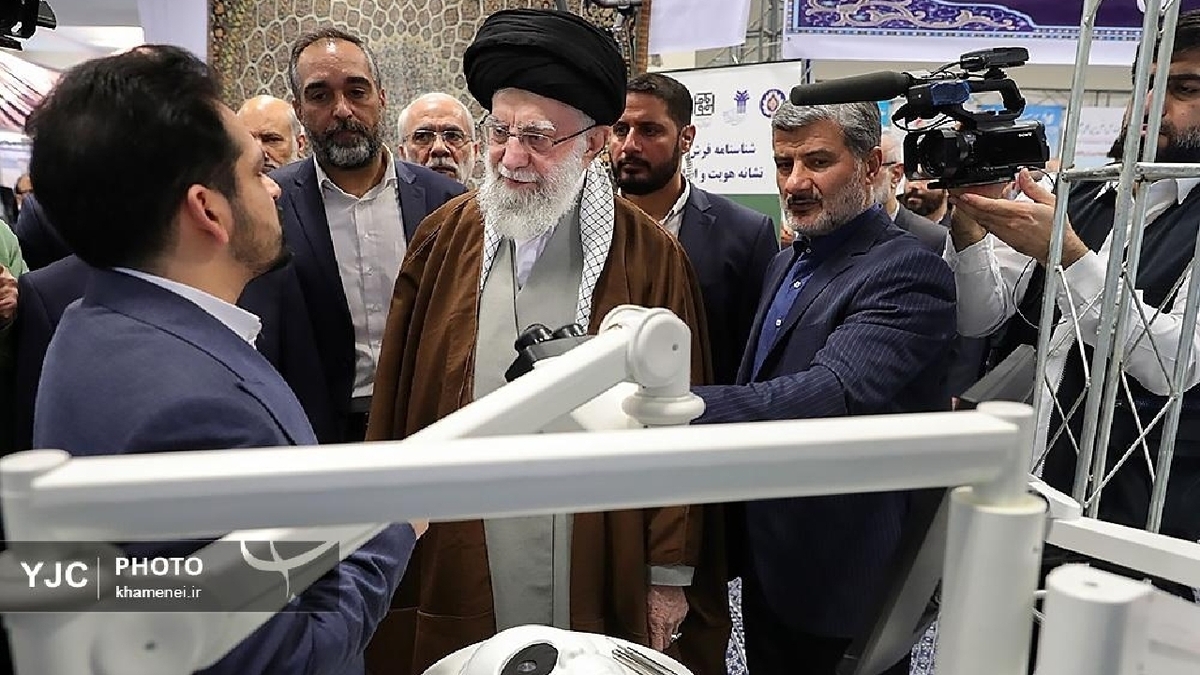 باشگاه خبرنگاران -لحظاتی از حضور رهبر معظم انقلاب در نمایشگاه توانمندی‌های بخش خصوصی + فیلم