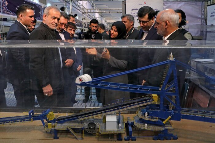 بازدید پزشکیان از نمایشگاه &laquo;پیشگامان پیشرفت&raquo;