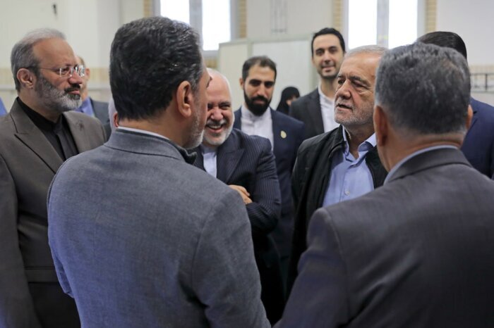بازدید پزشکیان از نمایشگاه &laquo;پیشگامان پیشرفت&raquo;
