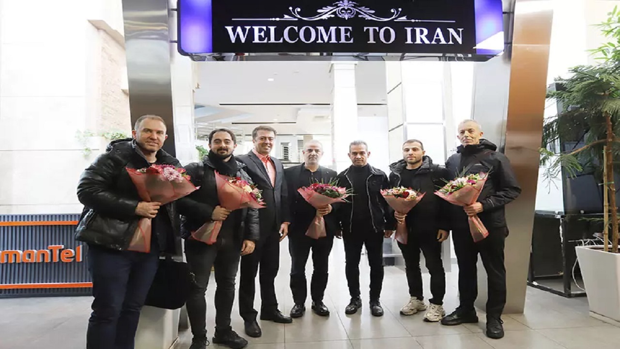 سرمربی پرسپولیس وارد تهران شد