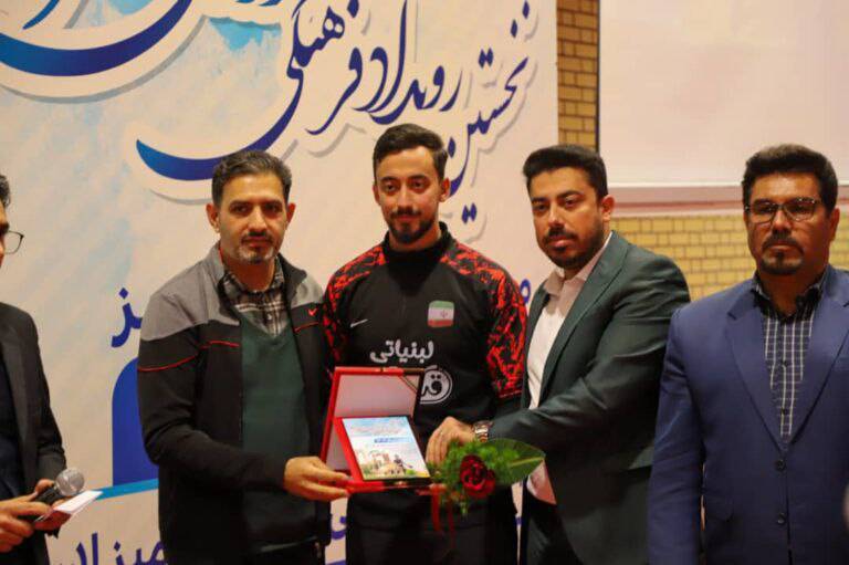 قابی خاطره انگیز از اجرای طرح خواهر خواندگی دو شهر لار و یزد