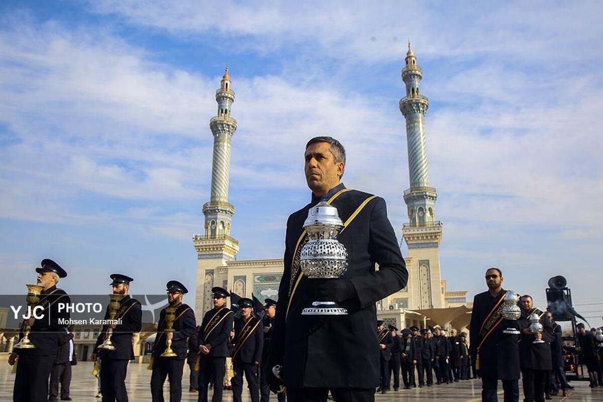 گل آرایی ضریح حضرت معصومه (س) به مناسبت میلاد بانوی کرامت