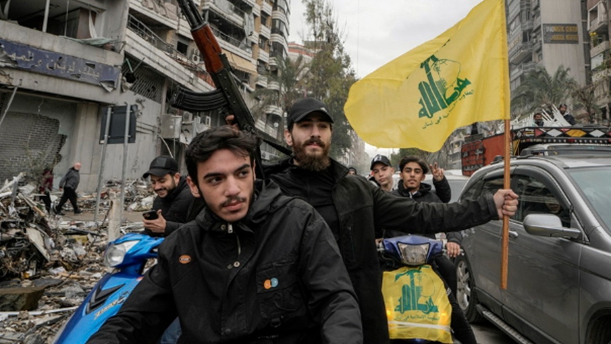 بازگشت به لبنان با پرچم حزب الله + فیلم