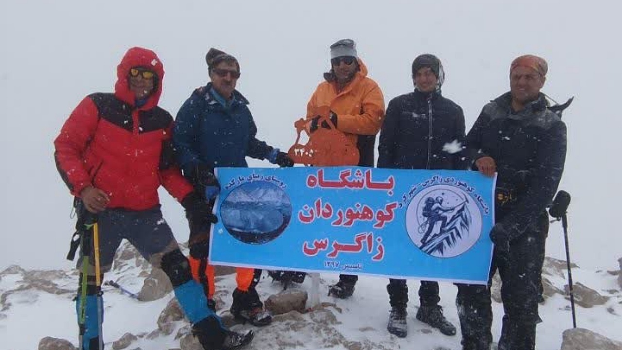 صعود گروه کوهنوردی زاگرس مارکده به قله پراو
