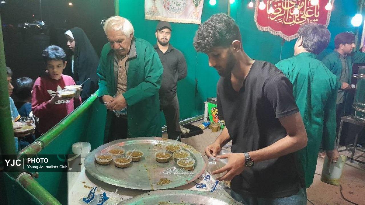 توزیع سه هزار پرس آش نذری دربندرعباس +عکس