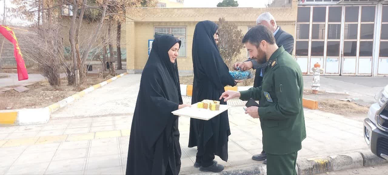 پذیرایی از مردم در صالح آباد