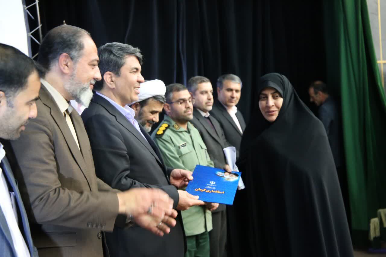 آیین تکریم و معارفه فرمانداران رابر و بافت برگزار شد