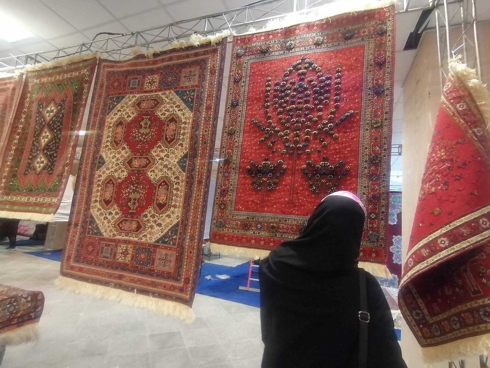 فرش دستباف کرمان نمایشگاهی از رنگ&zwnj;ها وعاشقانه&zwnj;ها