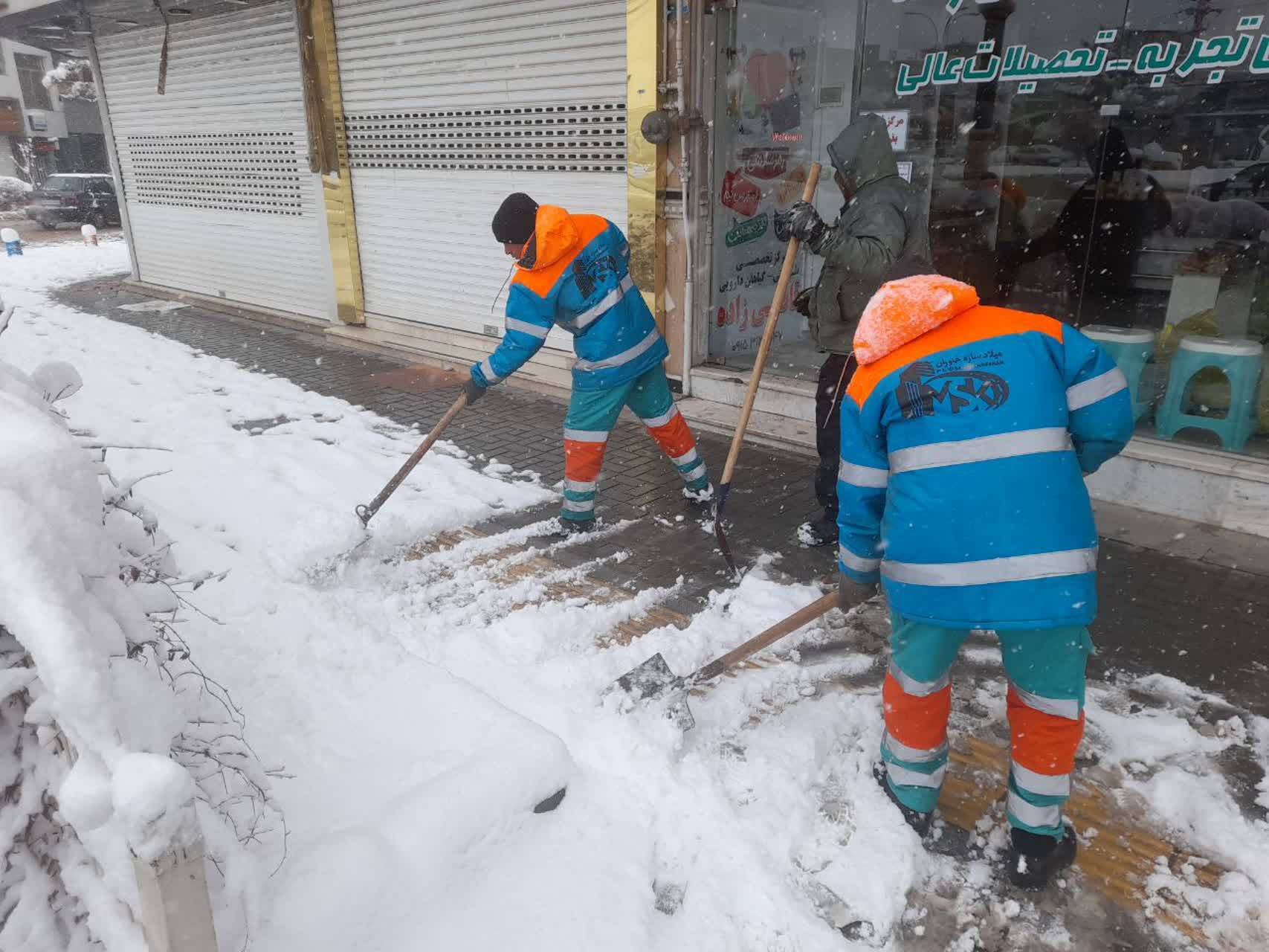 بازگشایی مسیر برفی
