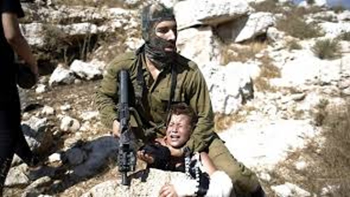 آثار شکنجه جوان فلسطینی در بازداشتگاه ارتش صهیونیستی + فیلم