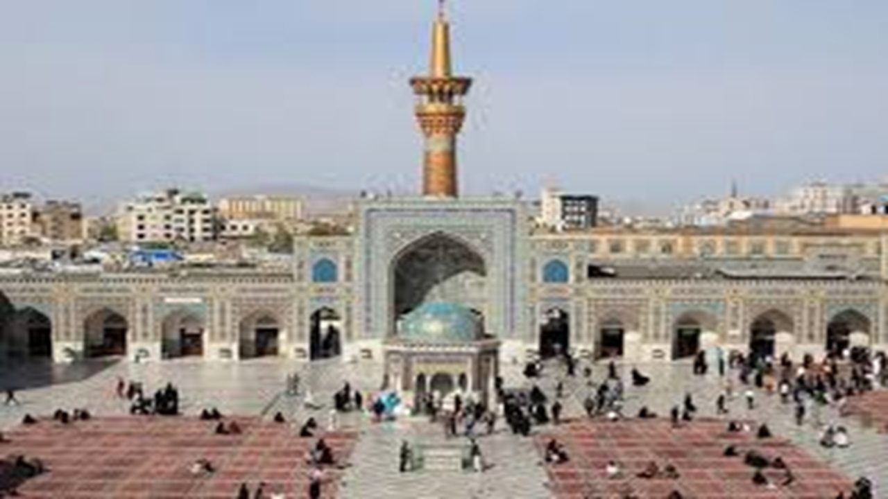 گلدستۀ ۴۰سالۀ حرم امام رضا(ع) جابه‌جا شد + فیلم